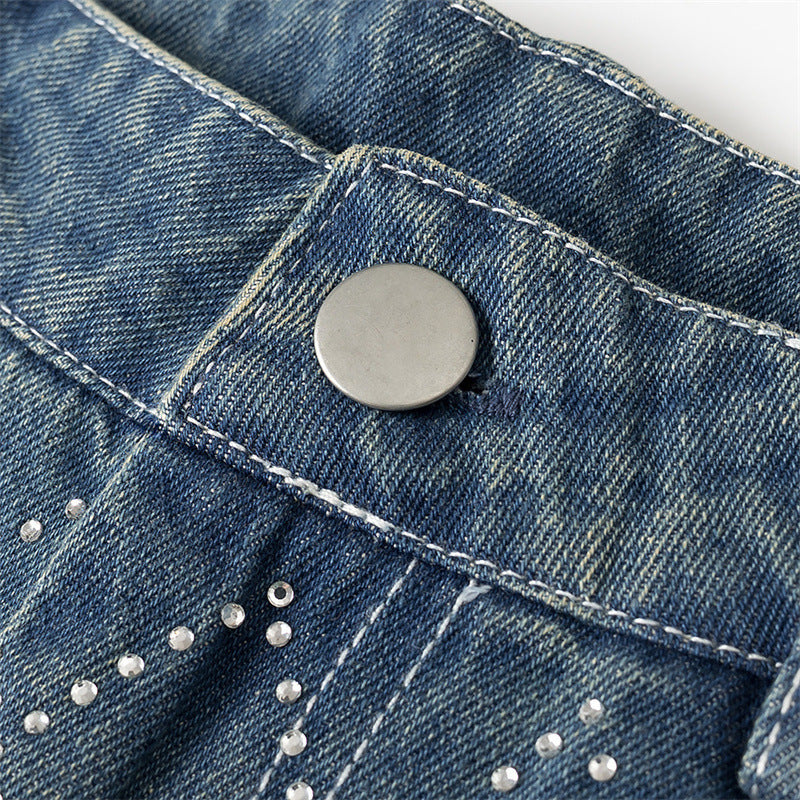 Jeans de moda de cintura alta con acentos estampados de diamantes