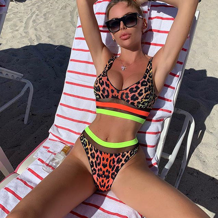 Bikini leopardo sexy diviso per lo stile selvaggio della spiaggia estiva