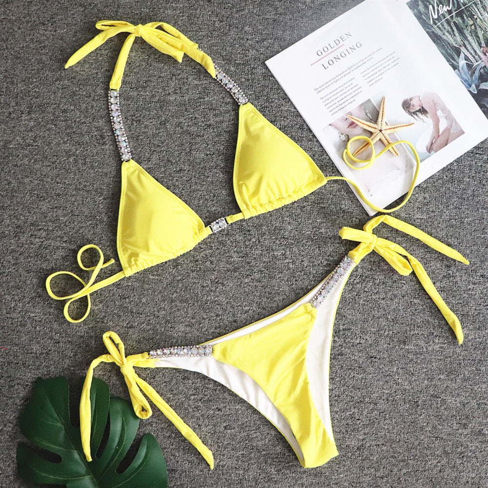 Bikini sexy solide pour les vibrations glamour au bord de la piscine