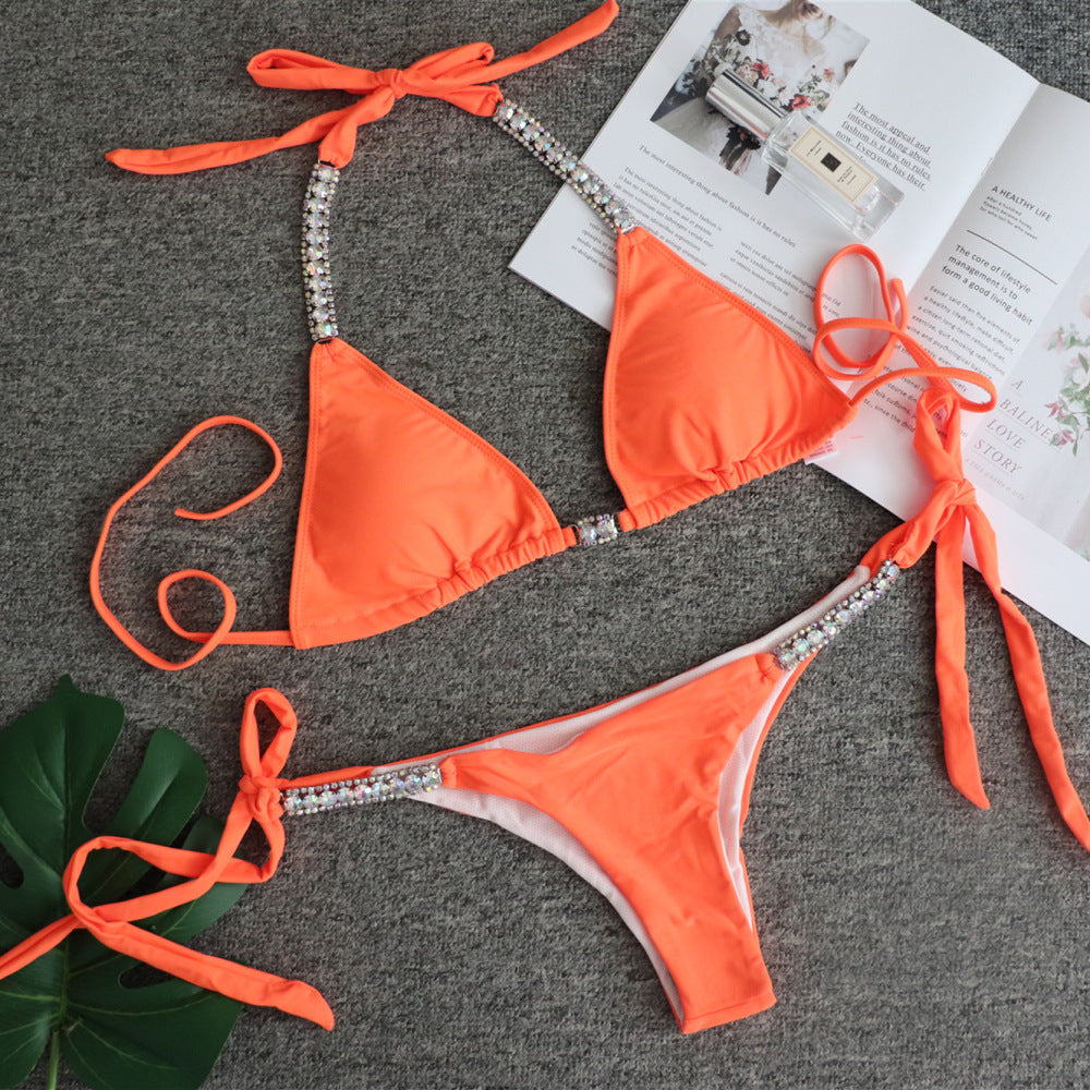 Bikini sexy solide pour les vibrations glamour au bord de la piscine