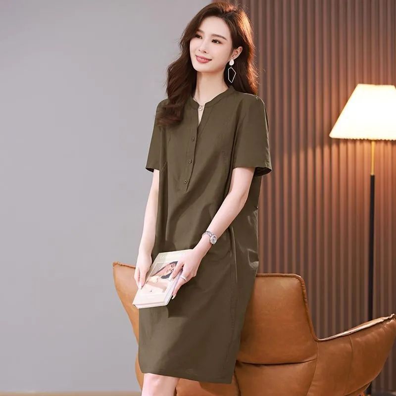 Robe d'été surdimensionnée en milieu de longueur avec couverture du ventre