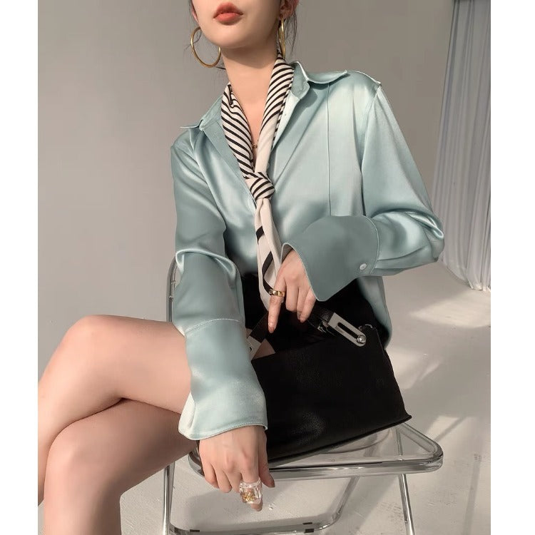 Elegant Women's White Shirt Made Of Triacetate Satin