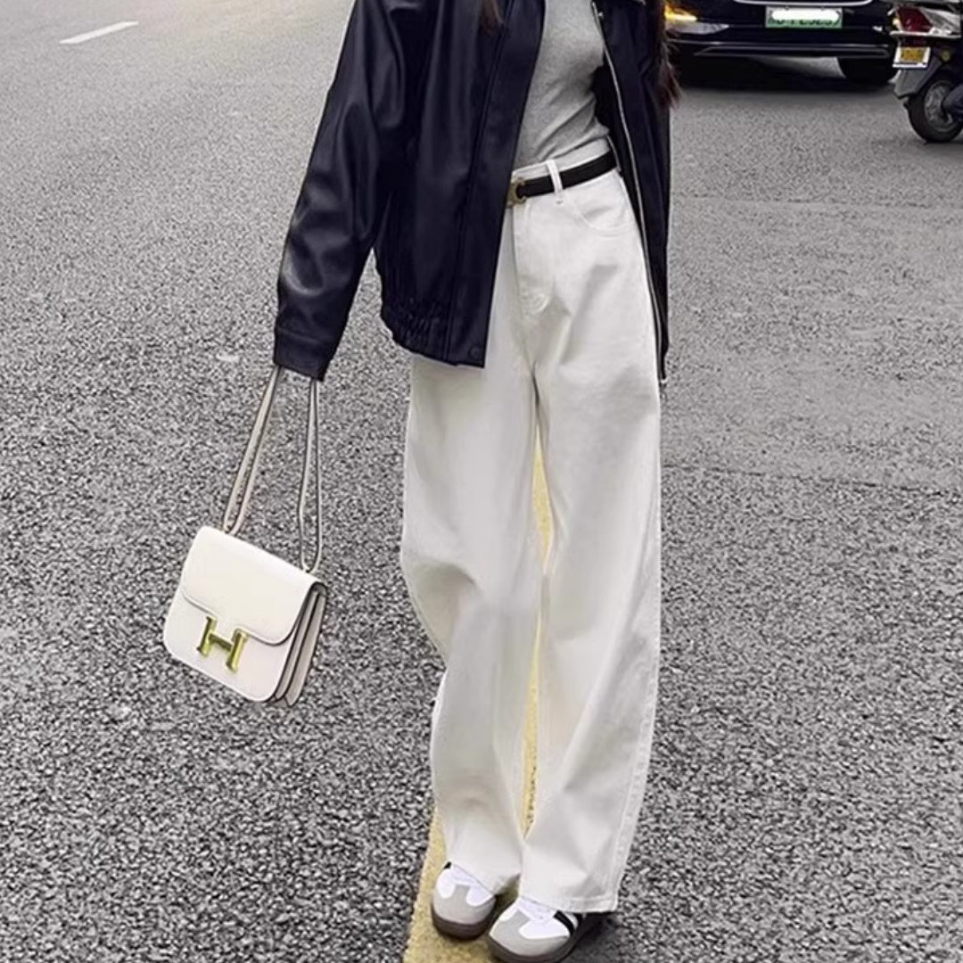 Crisp White Wide-Leg Jeans with Relaxed Feminine Appeal
