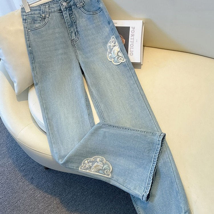 Embroidered Nine-Point Straight Jeans with Casual Craft Appeal
