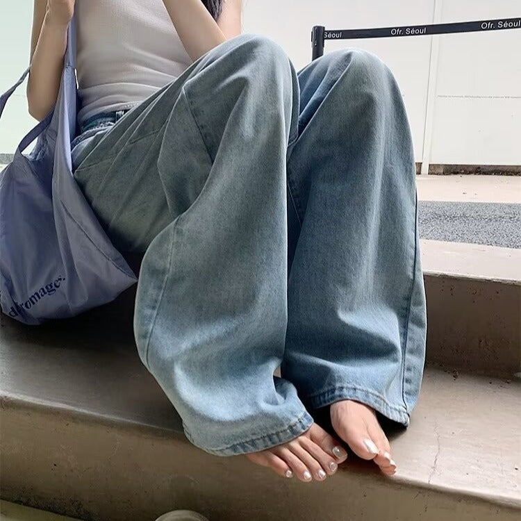 Jeans berkobar kecil yang berukuran besar dengan ukuran tinggi dengan santai pas
