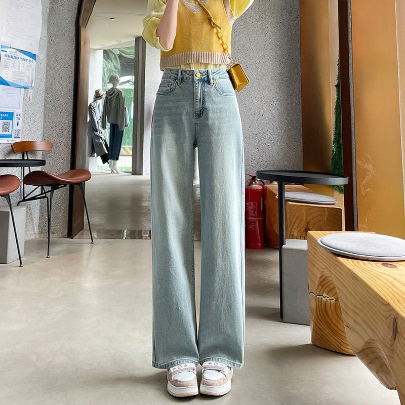 高大的女性裁剪裁剪牛仔褲