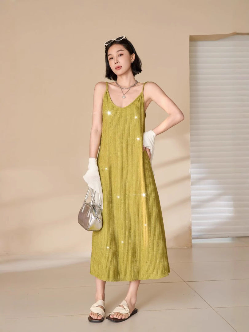 Robe de camis plissée à paillettes avec une silhouette de tempérament élégante