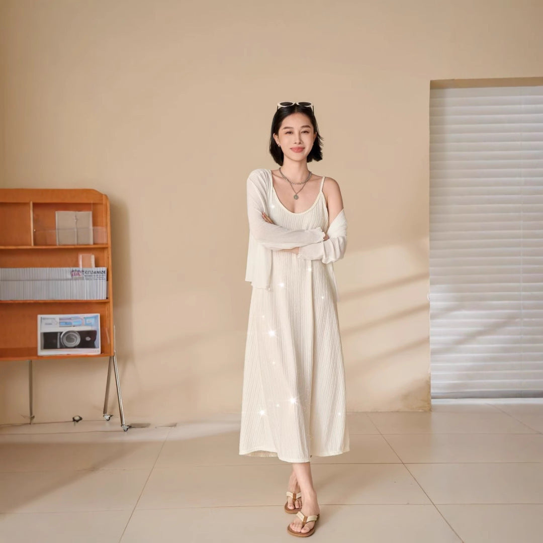 Robe de camis plissée à paillettes avec une silhouette de tempérament élégante