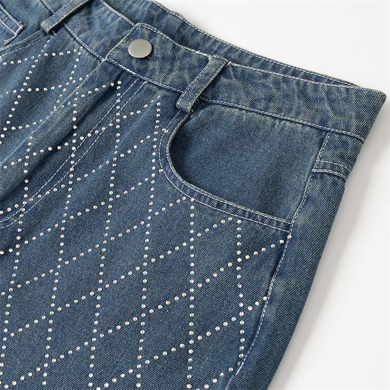 Jeans de moda de cintura alta con acentos estampados de diamantes
