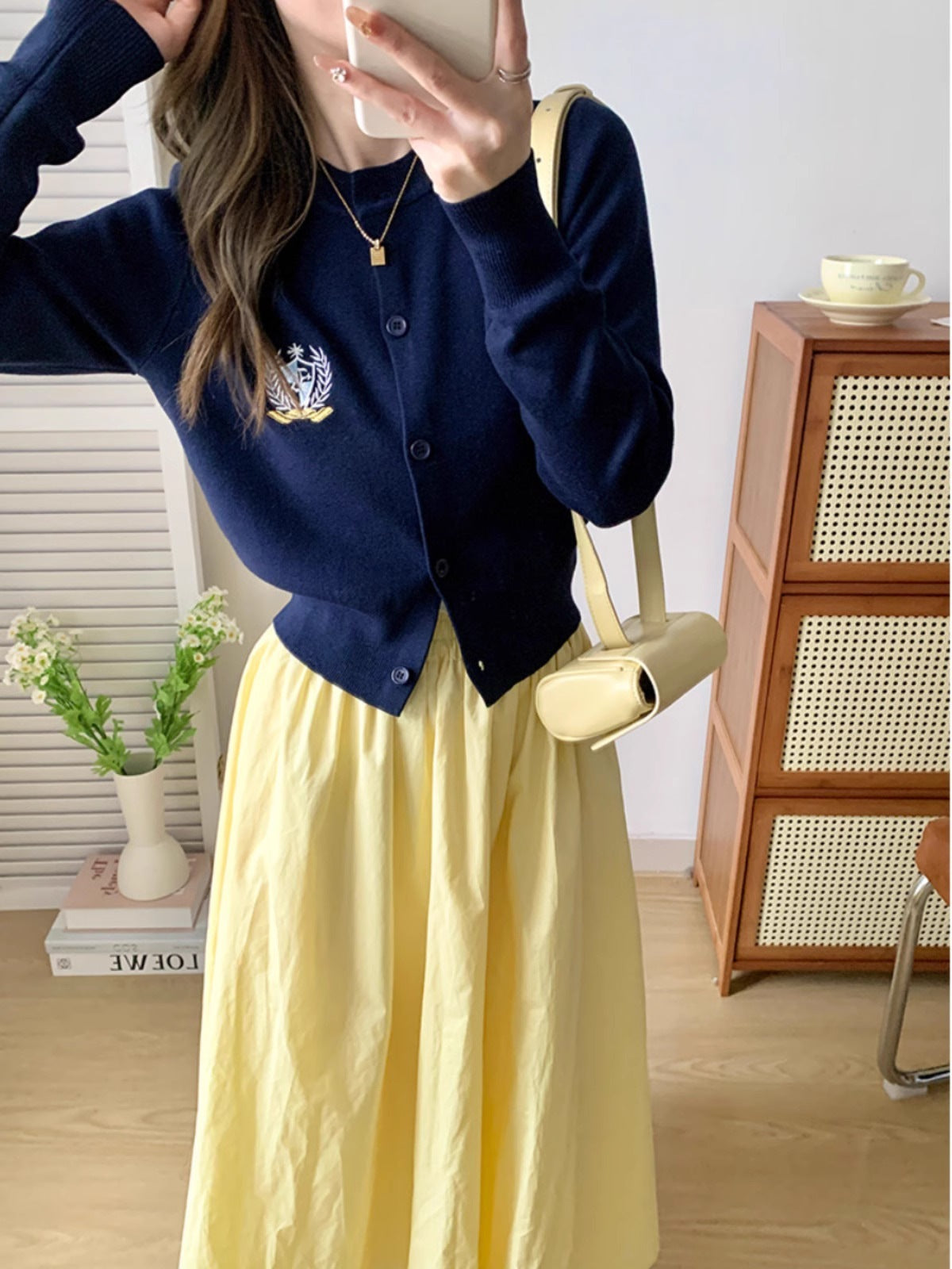 Elastic Waist Mid Length Skirt For Versatile Everyday Wear