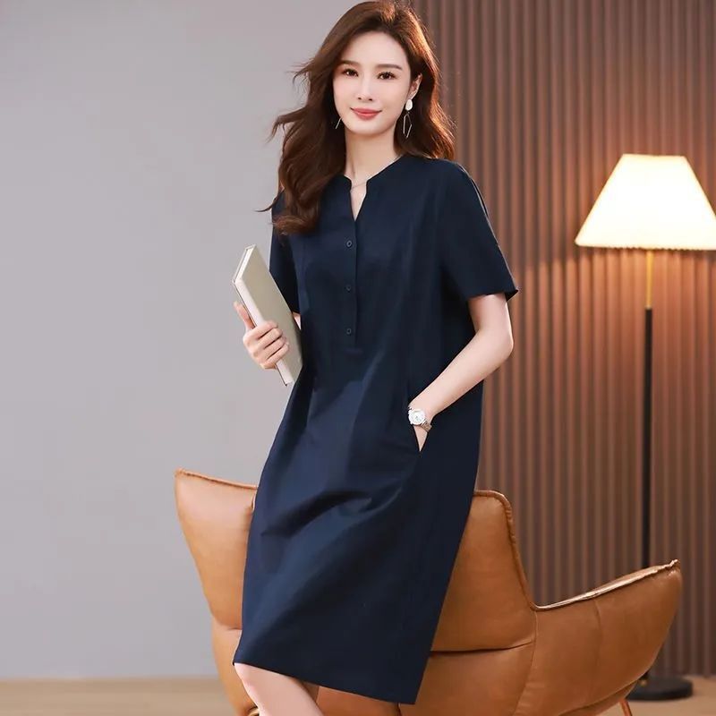 Robe d'été surdimensionnée en milieu de longueur avec couverture du ventre