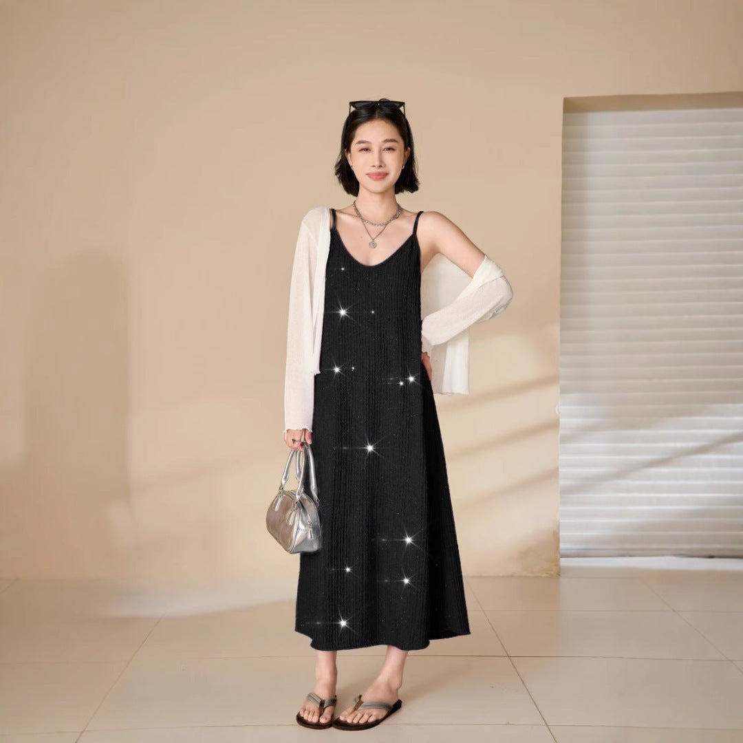 Robe de camis plissée à paillettes avec une silhouette de tempérament élégante