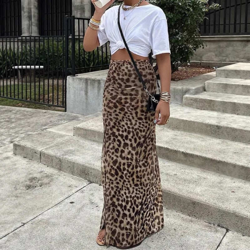 Falda de cintura alta con estampado de leopardo para un aspecto elegante en negrita