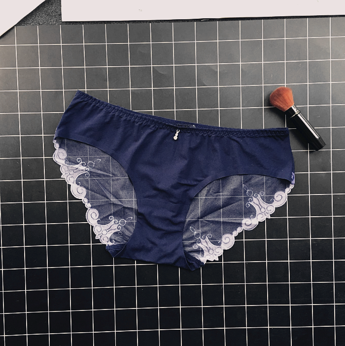 Fringe en dentelle opaque simple avec culotte de bijoux