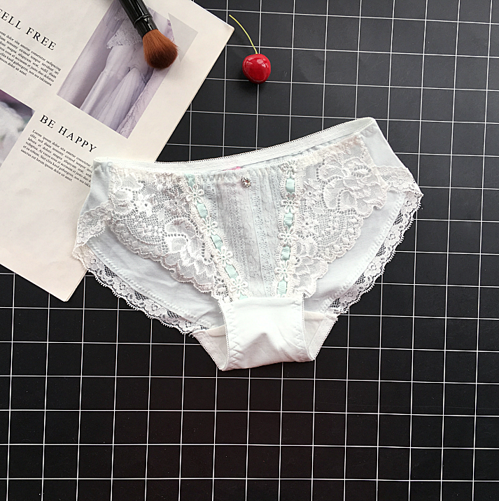 Culotte de dentelle semi-transparente en coton traditionnel