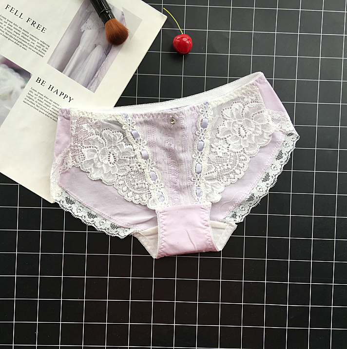 Culotte de dentelle semi-transparente en coton traditionnel